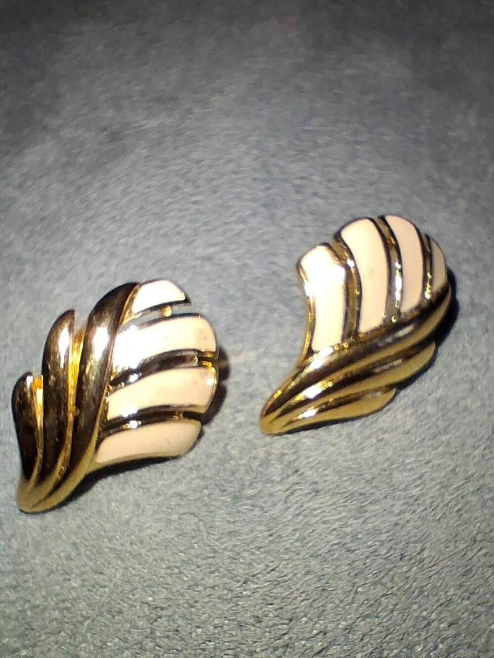 Vintage Trifari Gold Tone Wing/Leaf Post Earrings